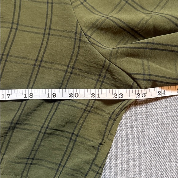 Soho Dark Green Women's Large Top NWT - Picture 5 of 7